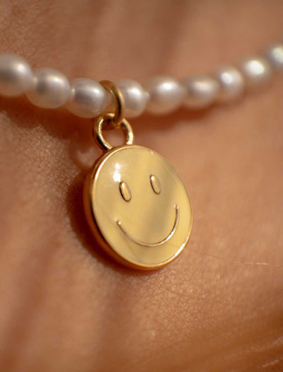 smiley pearl necklace